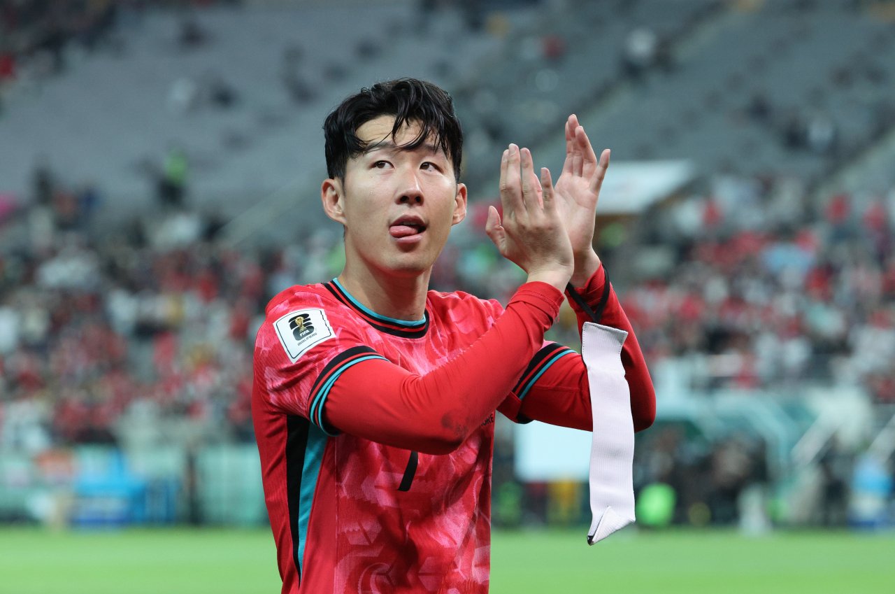 Surprise appearance of Son Heung-min packs public park in minutes, prompts police to control area