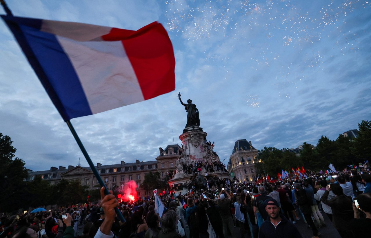 French voters deliver win for the left, blow for Le Pen