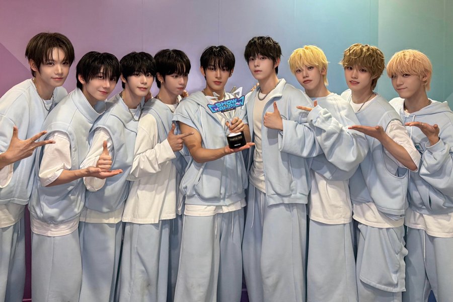 Watch: AHOF Takes 1st Win For “RUN TO YOU” On “Show Champion”; Performances By RESCENE, VAYONN, And More