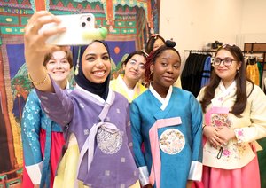 Busan's department stores cash in on record foreign visitor numbers