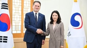 Vice FM seeks ICRC's cooperation in respecting wishes of N. Korean captives in Ukraine