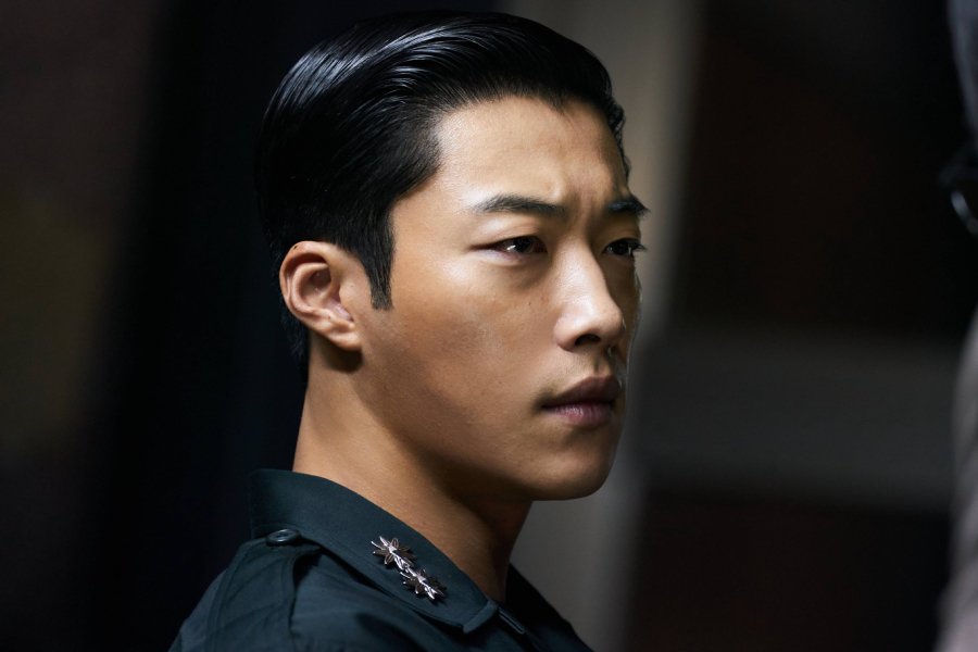 Woo Do Hwan Is Torn Between His Brother Hyun Bin And His Own Principles In “Made In Korea 2”