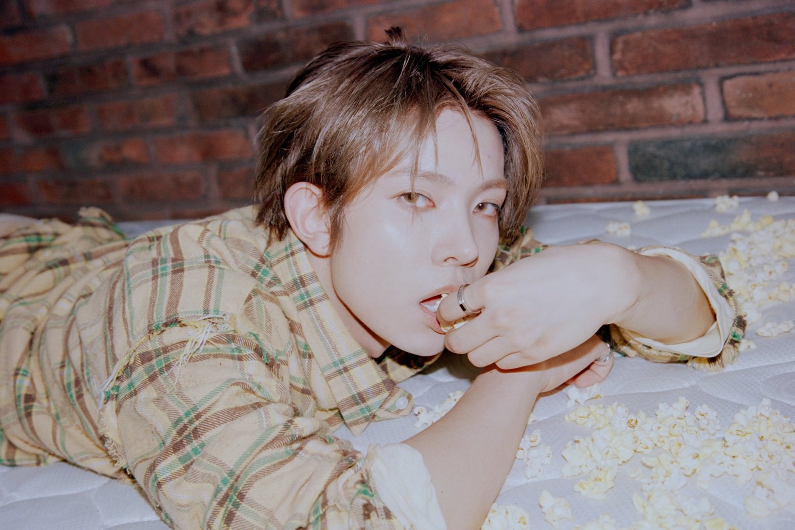 Watch: EVAN (Heeseung) Reveals Official Light Stick Design