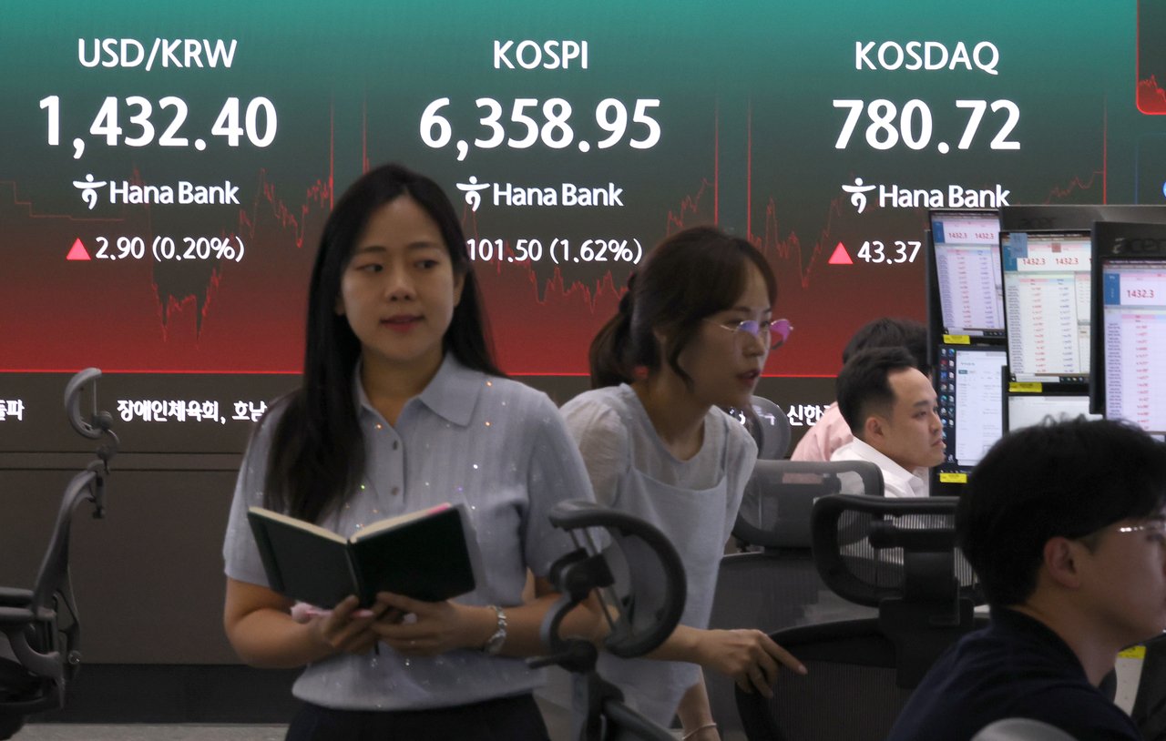 Seoul shares end higher amid lingering woes over AI, Iran crisis