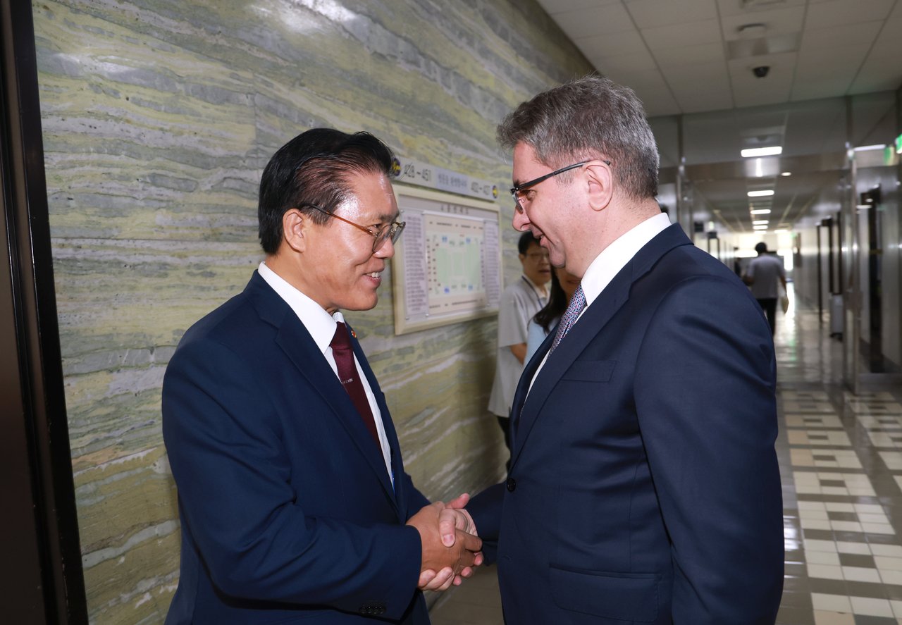 Foreign Affairs Committee chair discusses cooperation with Azerbaijan ambassador
