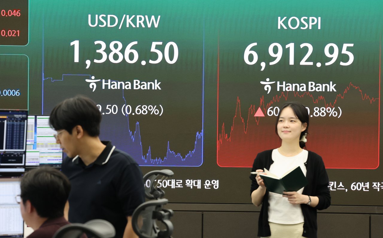 Stocks end higher on chip gains amid hopes for shareholder return plans