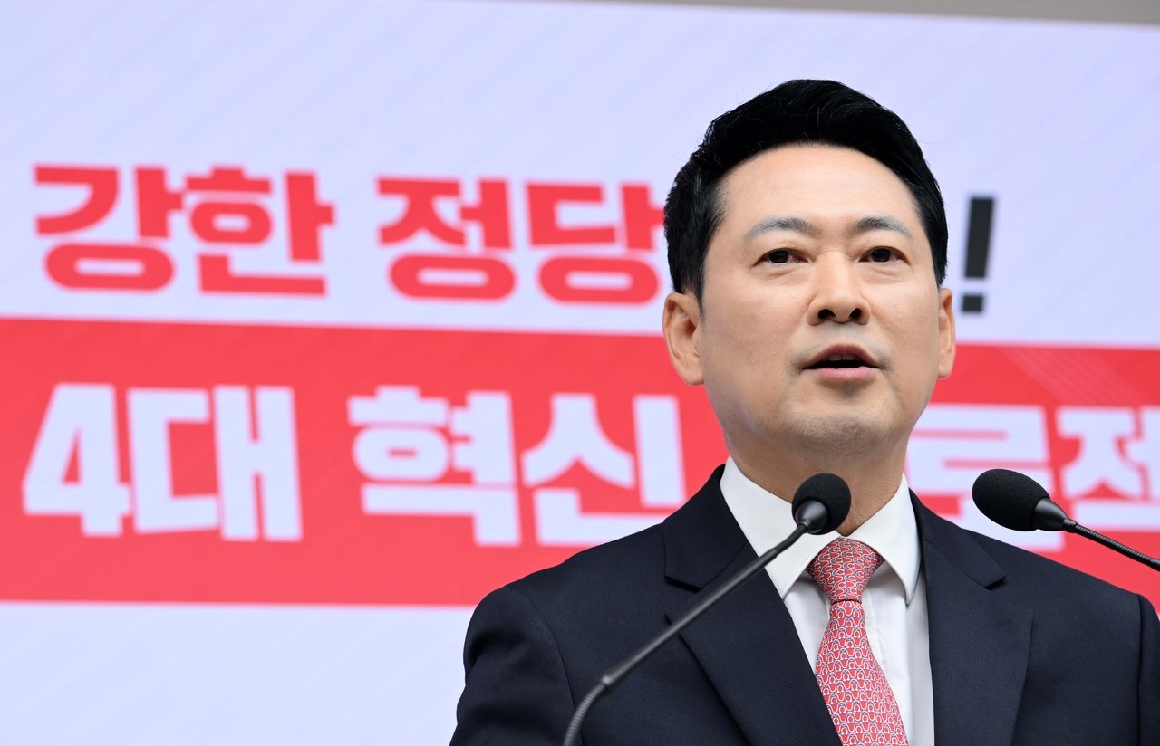 Main opposition chair hints at conservative coalition