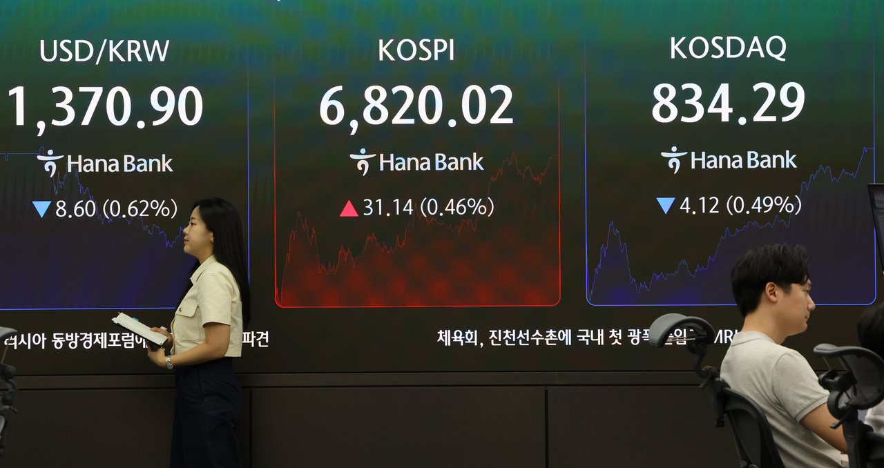 Seoul shares end higher despite hawkish Fed chief