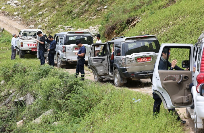 Nine S. Koreans rescued from Nepal floods return home