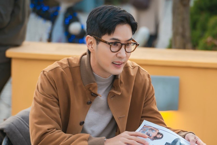 Kim Ji Suk Dishes On His “OK, Let’s Get Divorced” Character, Chemistry With Lee Min Jung, And More