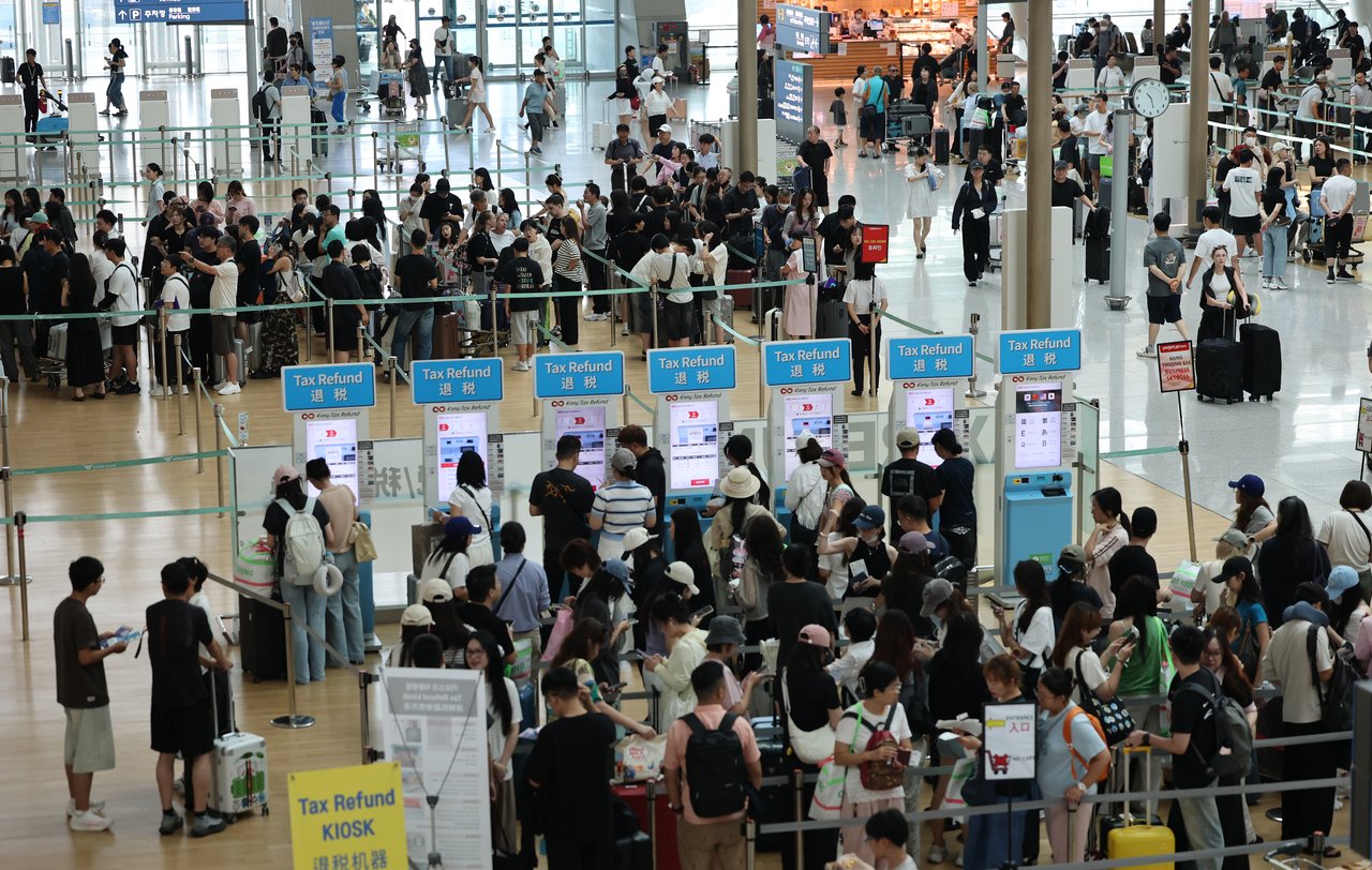 Foreign tourist surge puts pressure on Incheon Airport during summer peak
