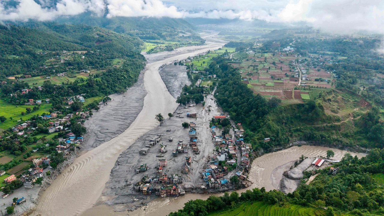 S. Korean response team begins Nepal mission to locate 9 missing Koreans
