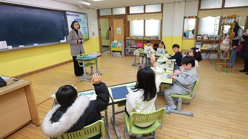 Principals, teachers oppose 3 p.m. dismissal for younger elementary students
