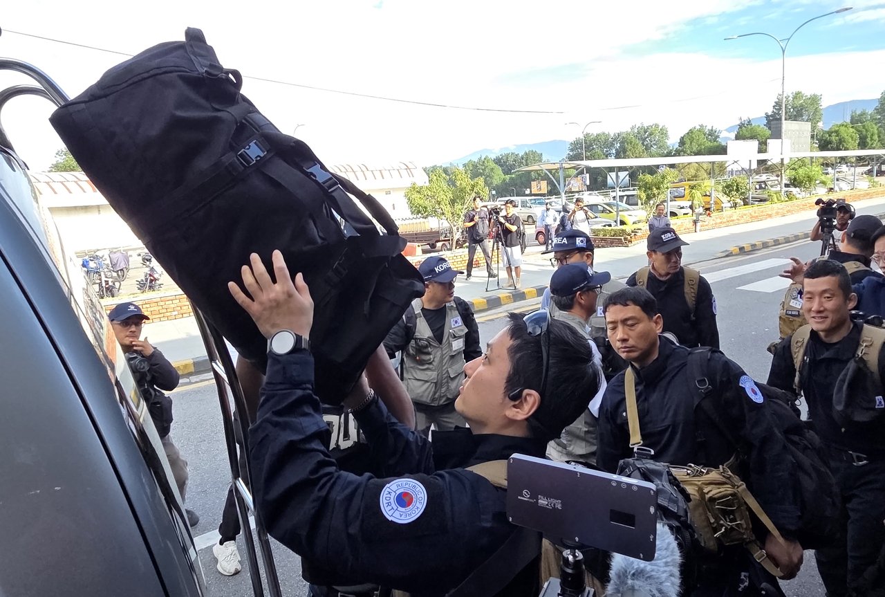 Korean response team arrives in Nepal, set to join search and rescue efforts