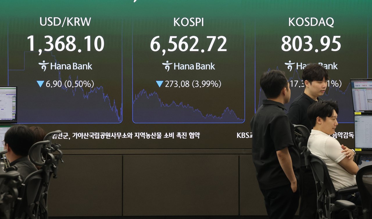 Seoul shares tumble 4% on renewed US-Iran tensions; won strengthens