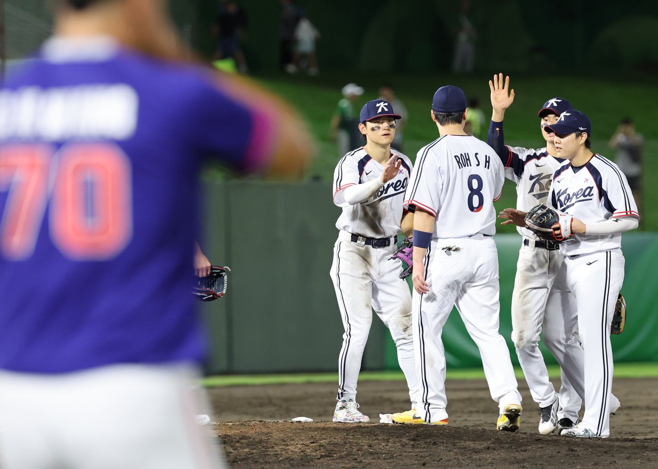 S. Korea shuts out Chinese Taipei to begin baseball title defense