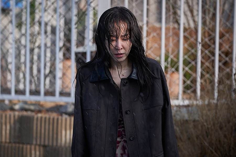 Seo Hyun Jin’s World Comes Crashing Down Amid A Downpour In “The Perfect Lie”