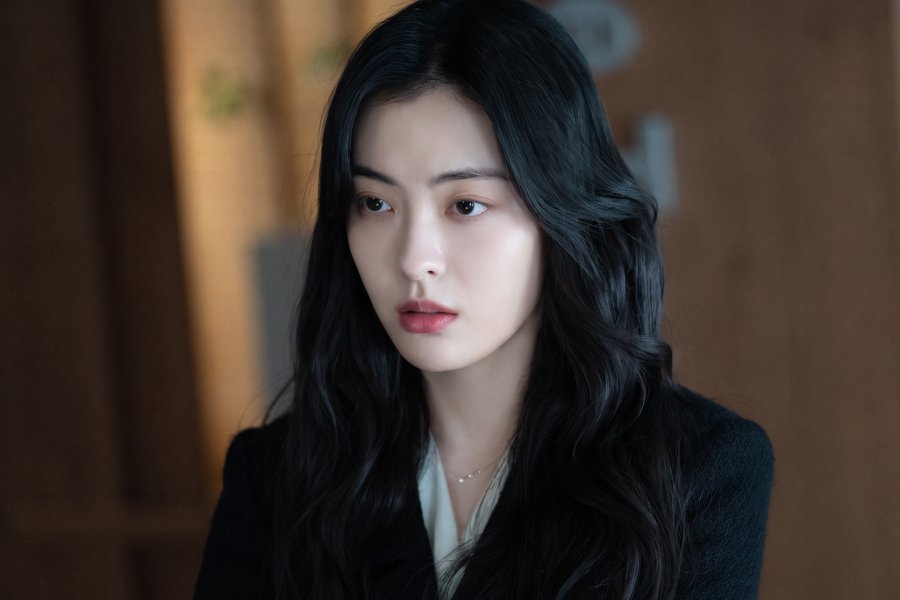 Bae Gang Hee Is A Realist Applicant Who Keeps Her Guard Up In “Final Interview”