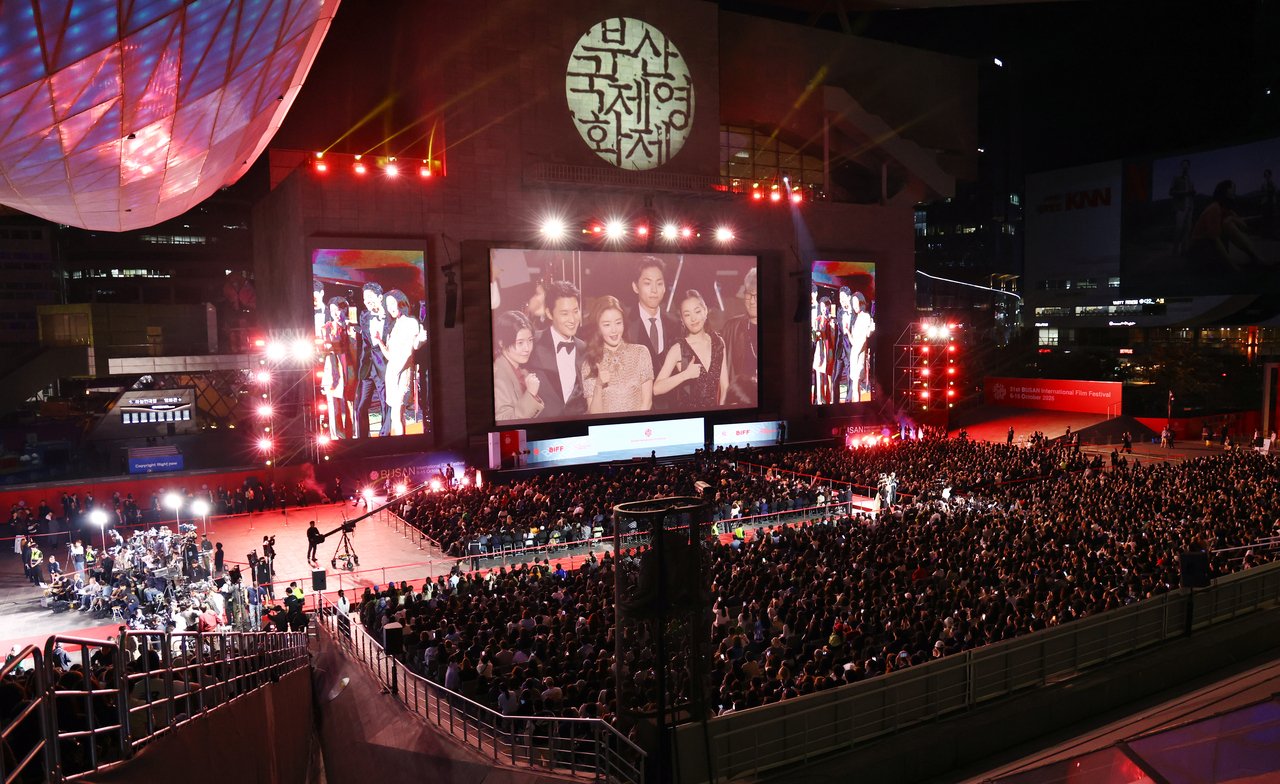Film fest lights up Busan