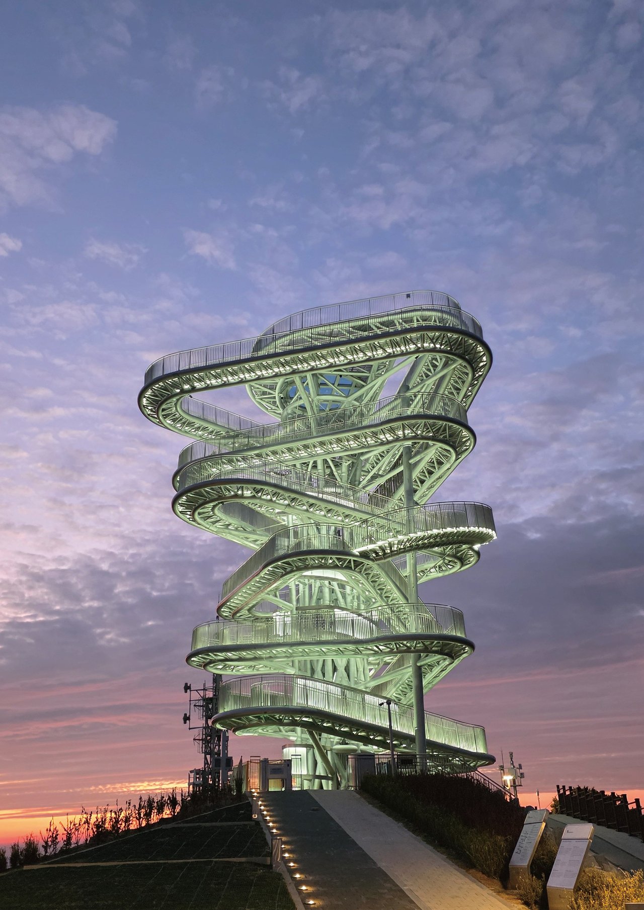 Posco unveils steel landmark overlooking Gwangyang Bay