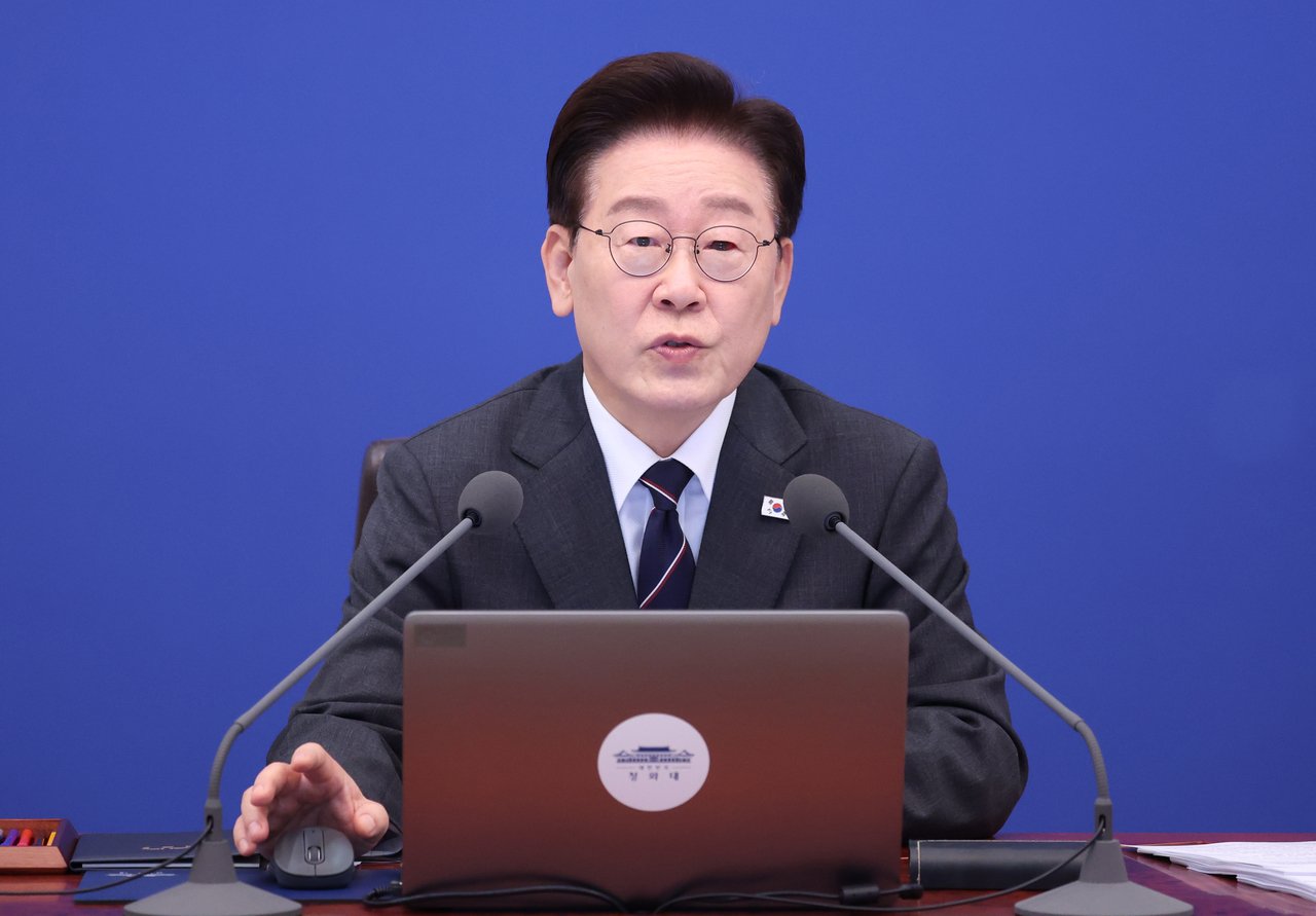 Lee puts CPTPP application on hold