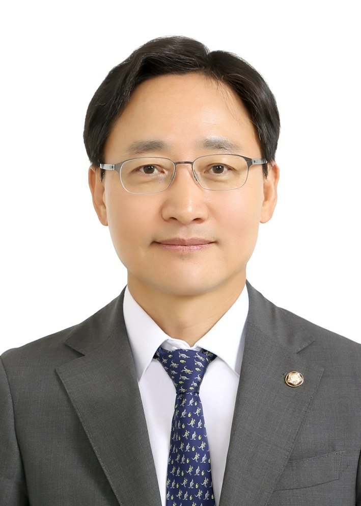 Lee appoints tax agency head as new chief of staff