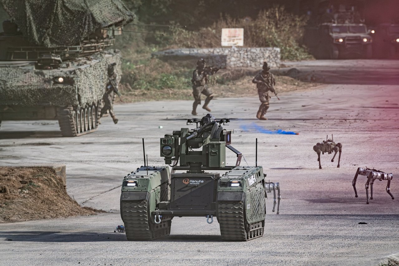 Robots first, soldiers follow: A glimpse of battlefield tactics in 2040