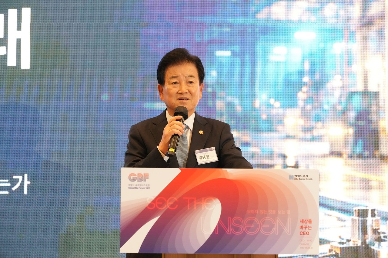 Seoul seeks to turn Trump-Kim summit into four-way peace talks: minister