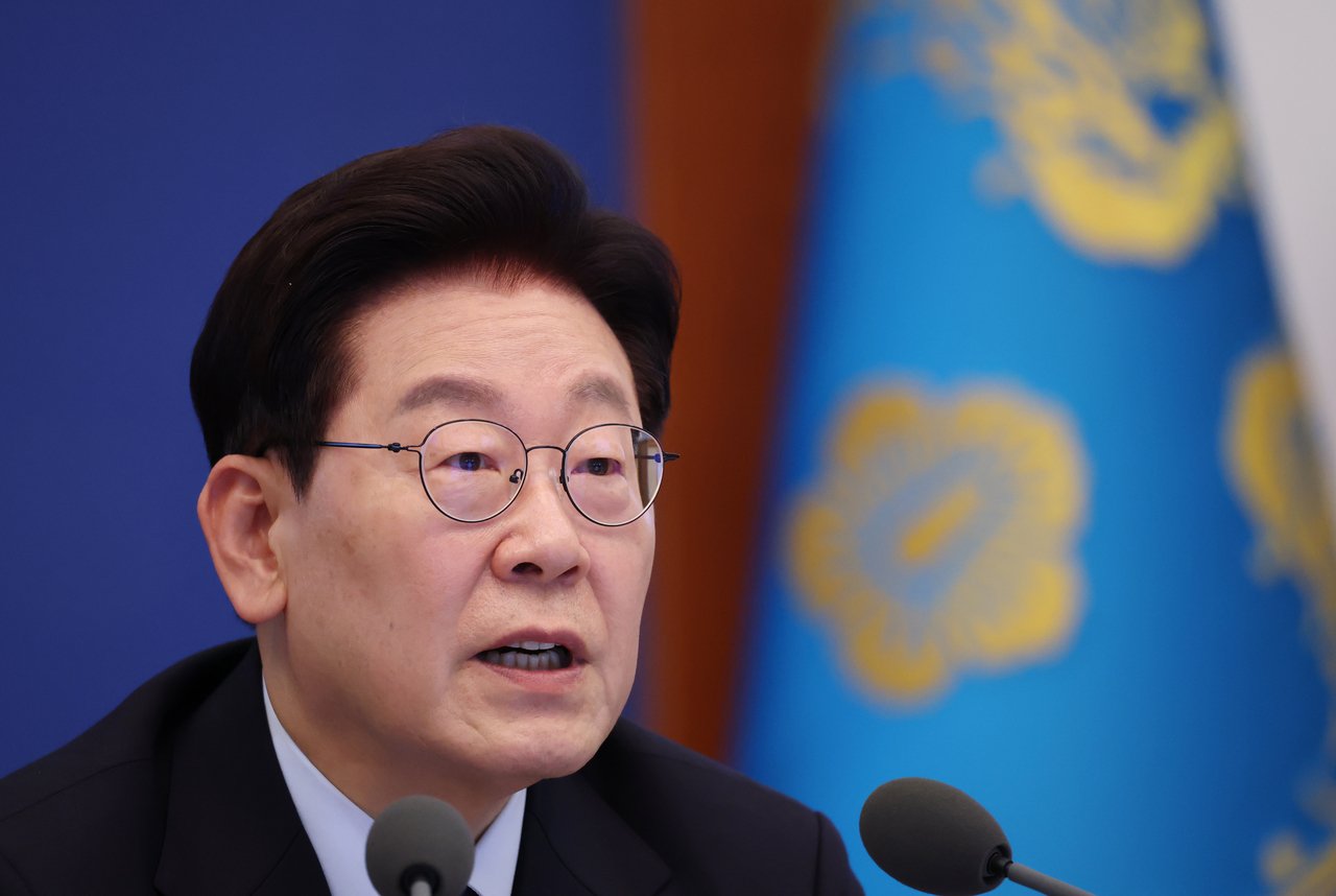Lee calls for 'war-like resolve’ against violent crime after stabbing attack