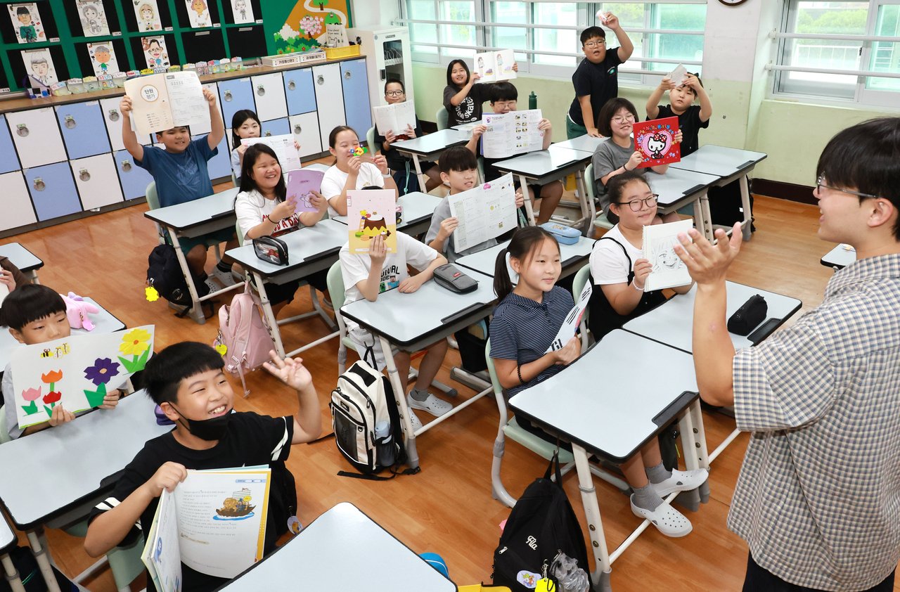S. Korea adds 180 schools despite losing 510,000 students over 6 yrs: data
