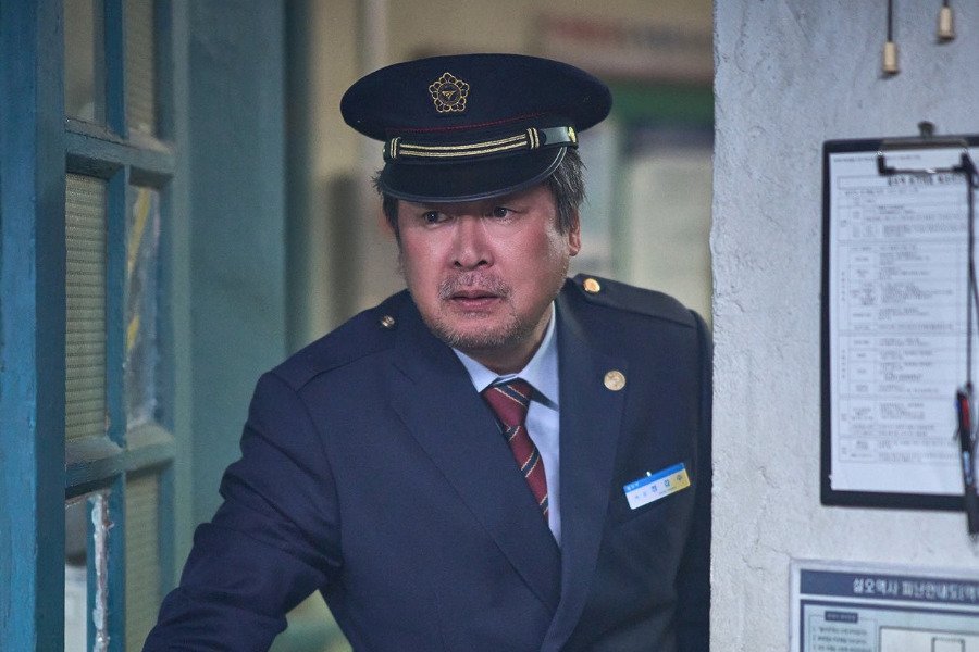 Kim Yun Seok Faces His Final Days As A Station Master In New Film “White Blast”
